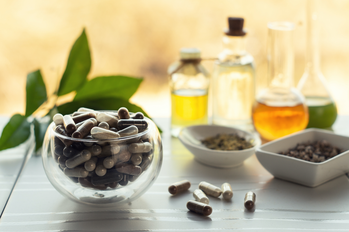 Capsules,With,Dietary,Supplements.,Ingredients,For,Making,Food,Supplements,,Tinctures, compléments alimentaires vitamine B systeme nerveux